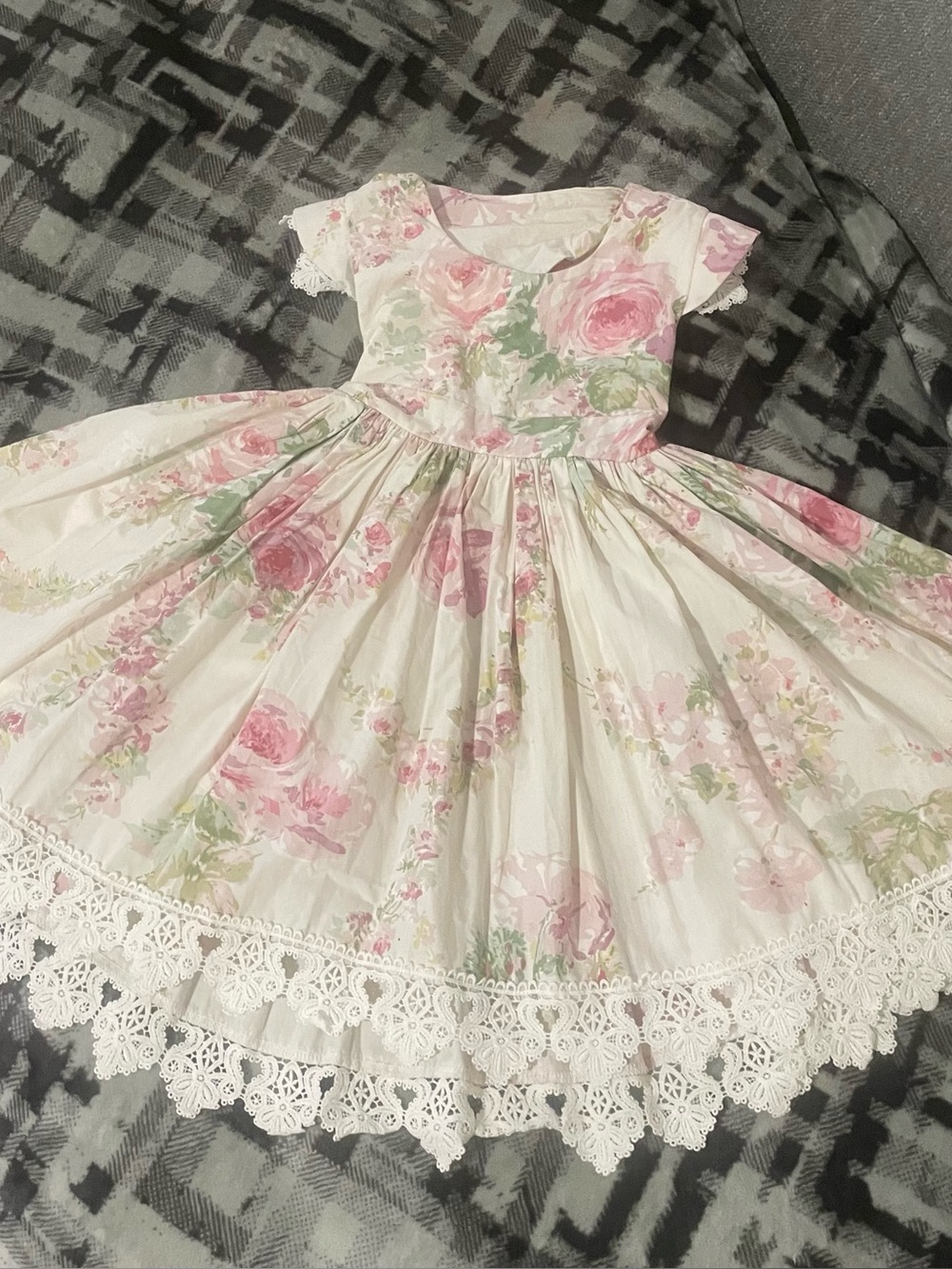 Dollcake Floral Cream and Pink Lace trimmed dress “ Rose Affair “. Size 6.